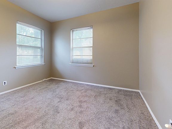 5th image of 2405 SW Mission Ave