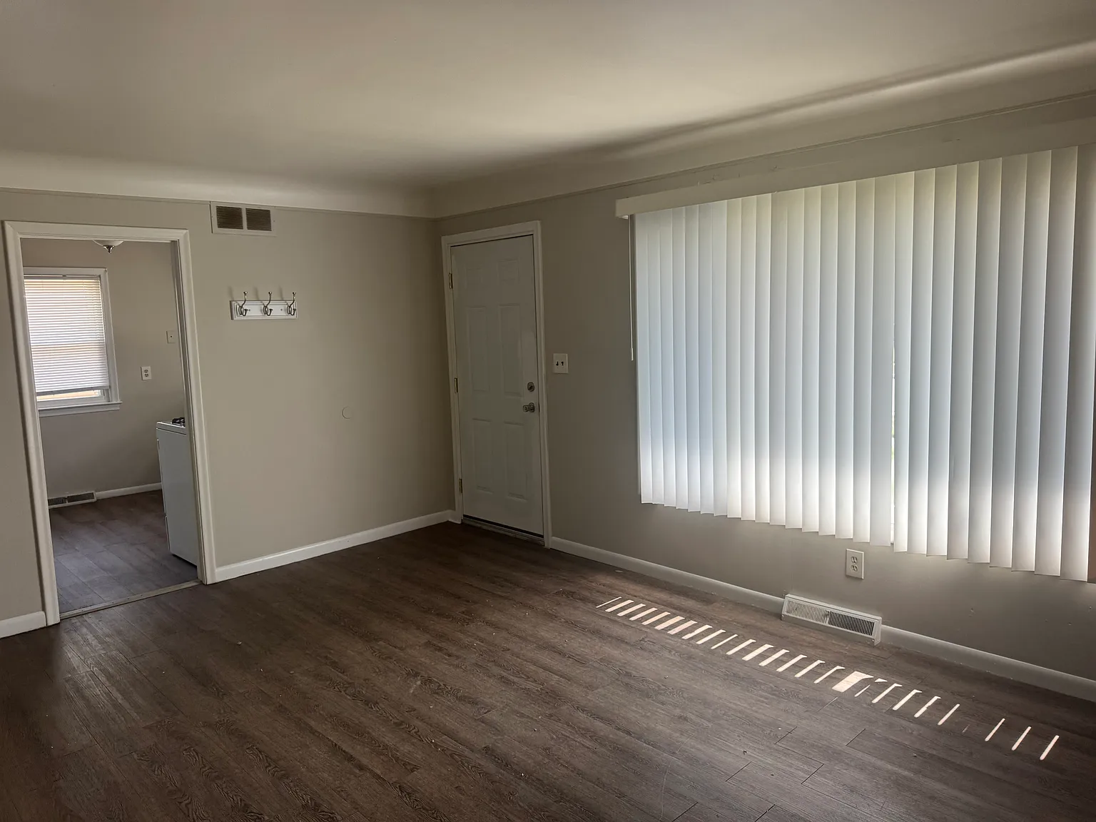 2 bed, 900 sqft, $1,500 — Photo 2