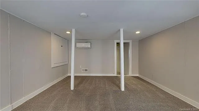 Amazing light filled studio apartment on the Trolley line in the historic Elizabeth neighborhood! — Photo 4