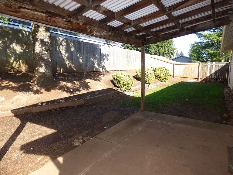2081 Elmwood Dr S — Photo 11