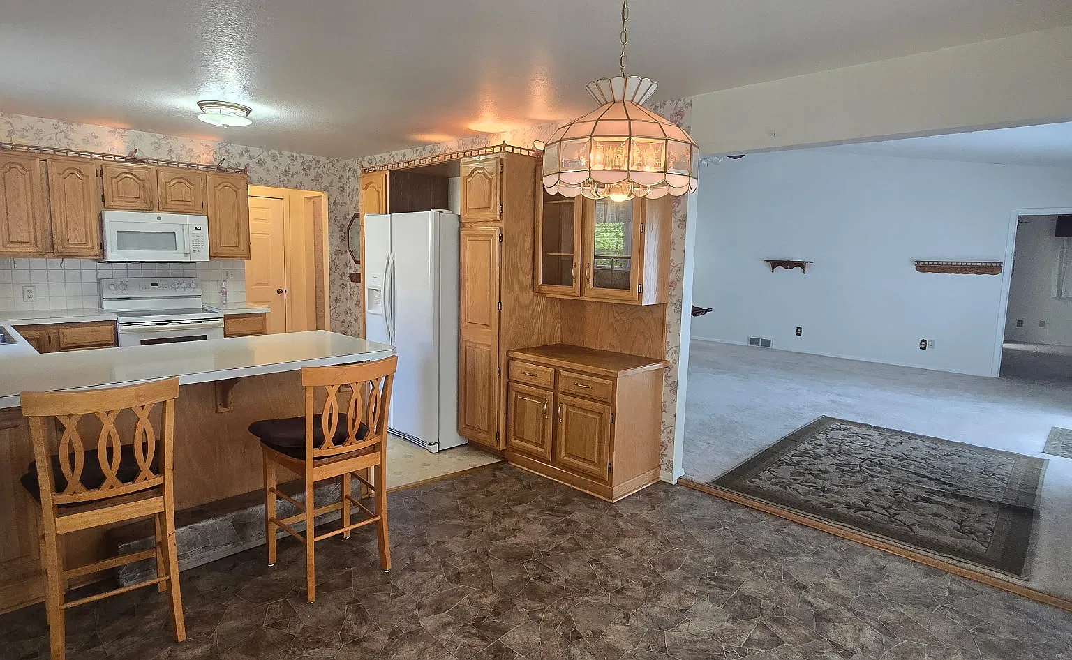 Spacious single-level, 3 bedroom, 2.5 bathroom ranch style home, with oversized 2-car garage — Photo 4