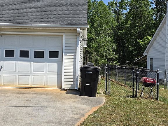 2nd image of 140 Villa Rosa Rd