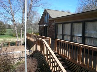 3425 N Cove Dr, Louisville, TN 37777