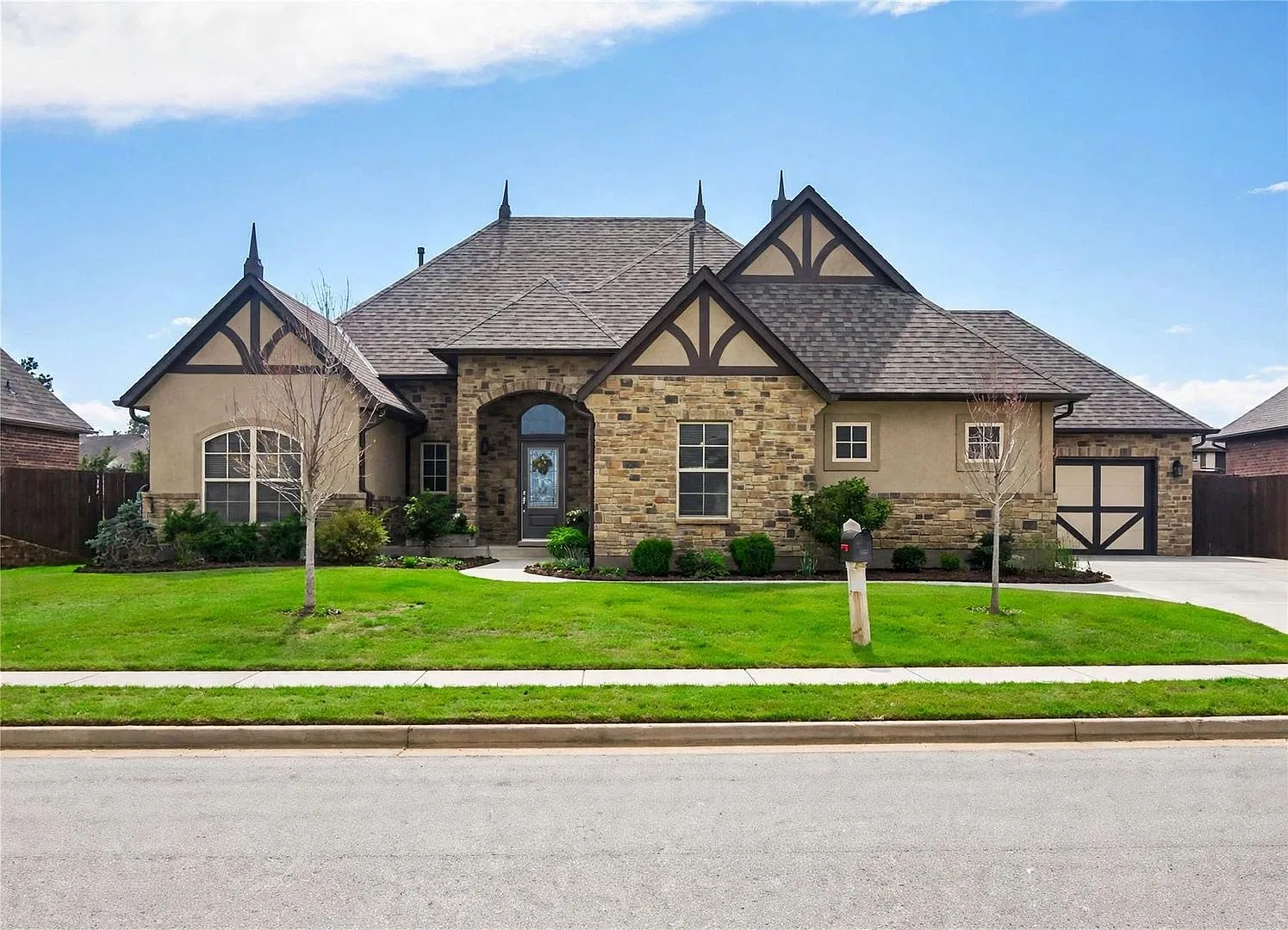 Beautiful 4-Bedroom Home in Edmond w/ 3 Car Garage Energy Efficient with Premium Features! — Photo 1