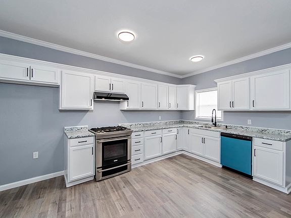 5th image of 119 Henderson St