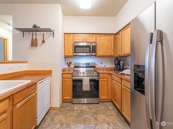 3rd image of 10109 186th Street E #149