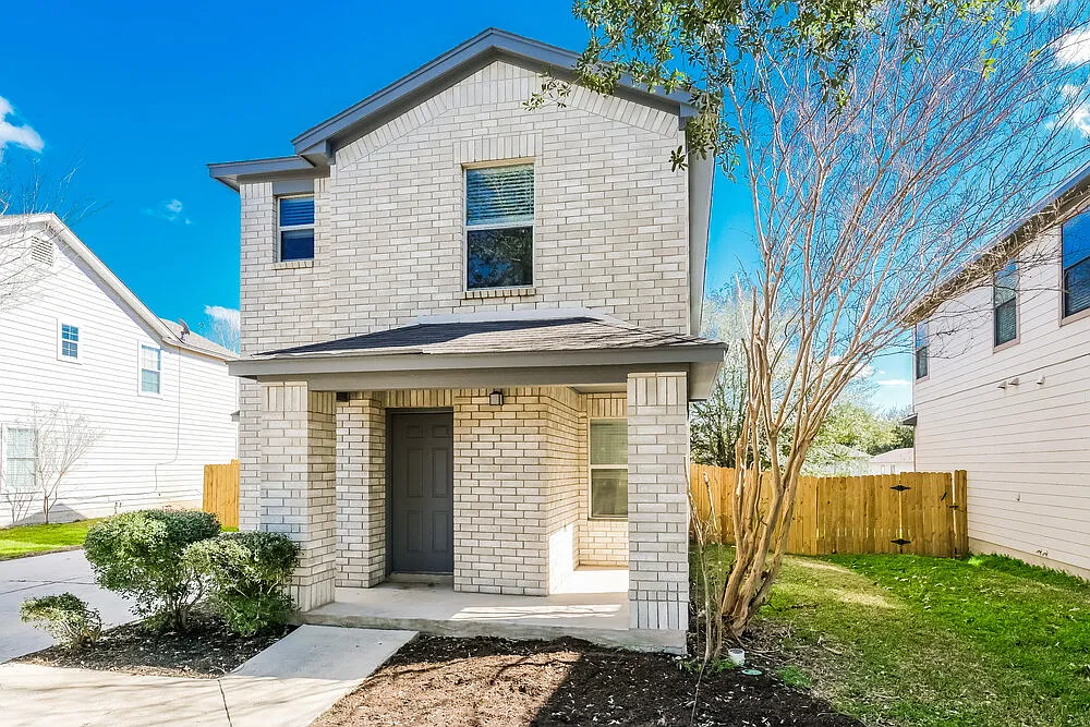 3 bed, 2.5 bath, 1597 sqft, $1,730 — Photo 1