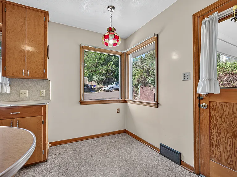 655 Altamont St — Photo 12