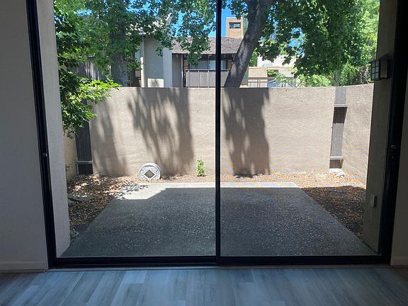 4th image of 882 Woodside Ln #3