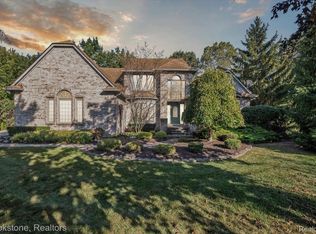 770 Lakewood Dr, Rochester Hills, MI 48309