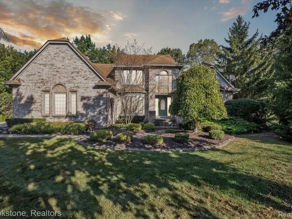 770 Lakewood Dr, Rochester Hills, MI 48309