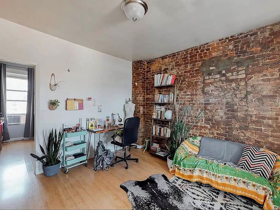 1st image of 288 McGuinness Blvd APT 3