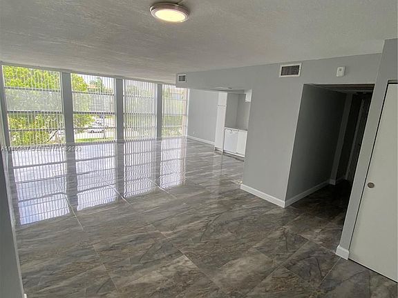 4th image of 2101 Atlantic Shores Blvd APT 402