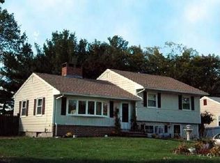 85 Fairfax Dr, Warwick, RI 02888