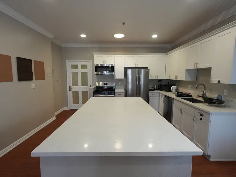 668 W 28th St — Photo 25