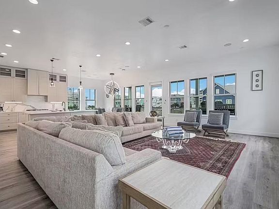 4th image of 3814 Abalone Rd