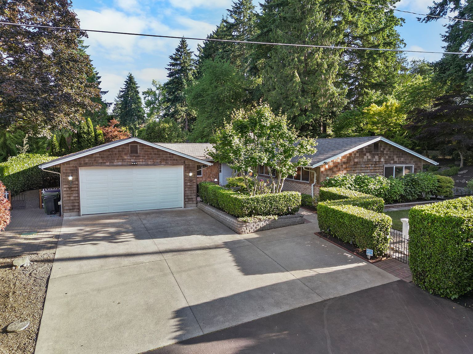 7979 NE 28th St, Medina, WA 98039 | Zillow