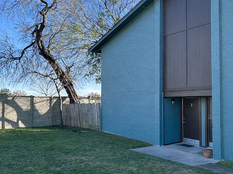 Sun Valley Apartments — Photo 12