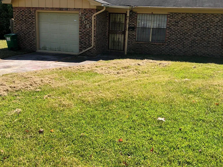 1308 Railroad Ave — Photo 1