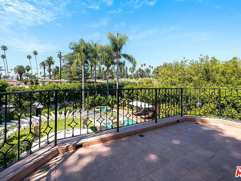 915 N Rexford Dr — Photo 41