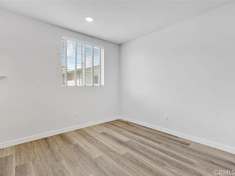 14700 Sherman Way — Photo 13