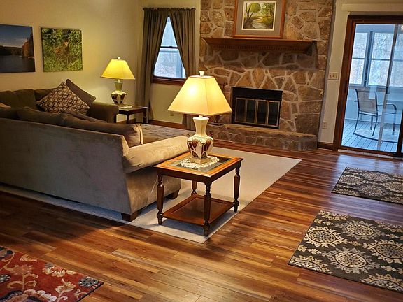 4th image of 139 Sugarbush Cir