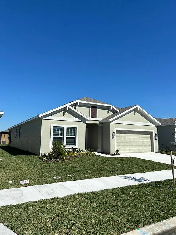 4 bed, 2.0 bath, 1884 sqft, $2,400 — Photo 2