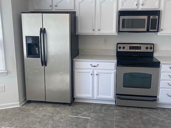 3rd image of 5564 Campus Dr