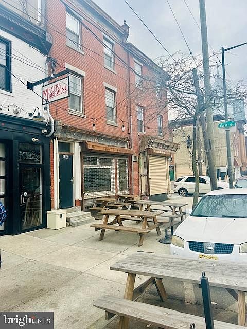 1st image of 434 E Girard Ave
