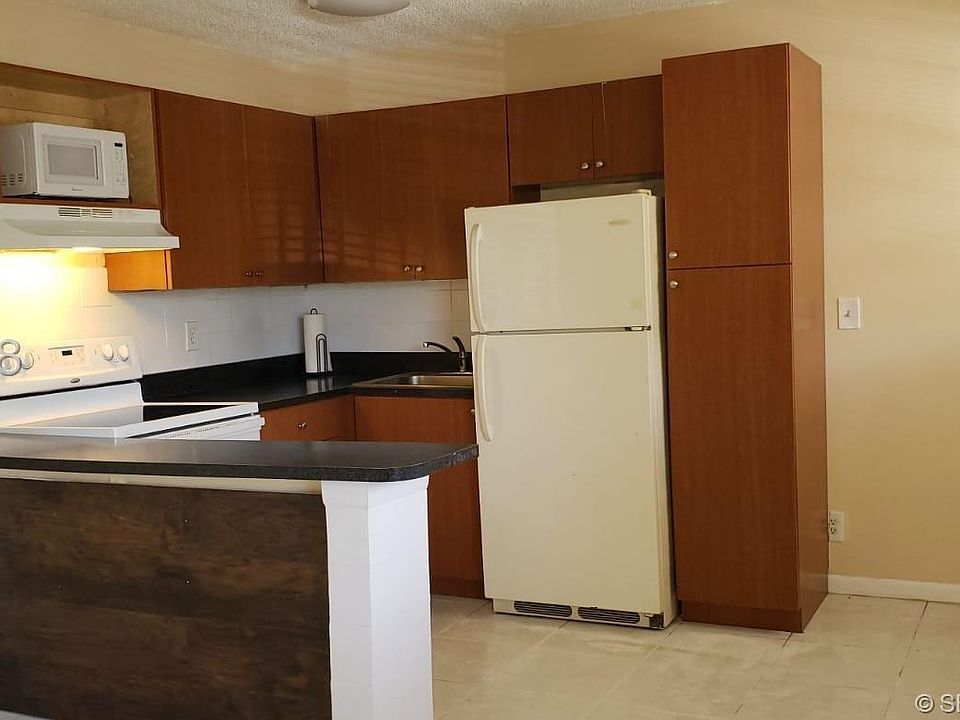 1st image of 426 Lakeside Dr APT 247
