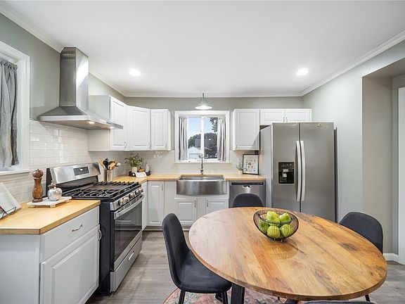 4th image of 343 Bouckhart Ave