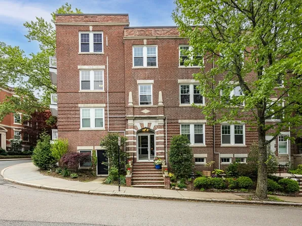 34 Garrison Rd APT 4, Brookline, MA 02445