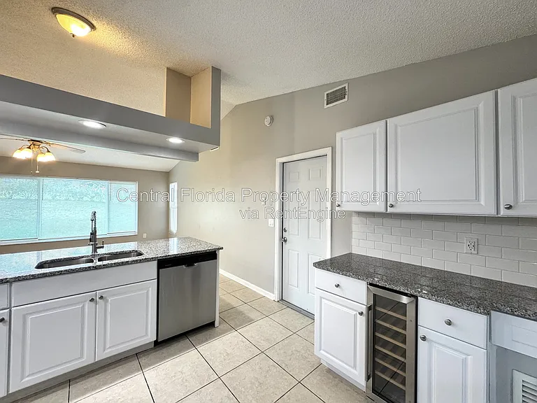 658 Elwood St — Photo 11