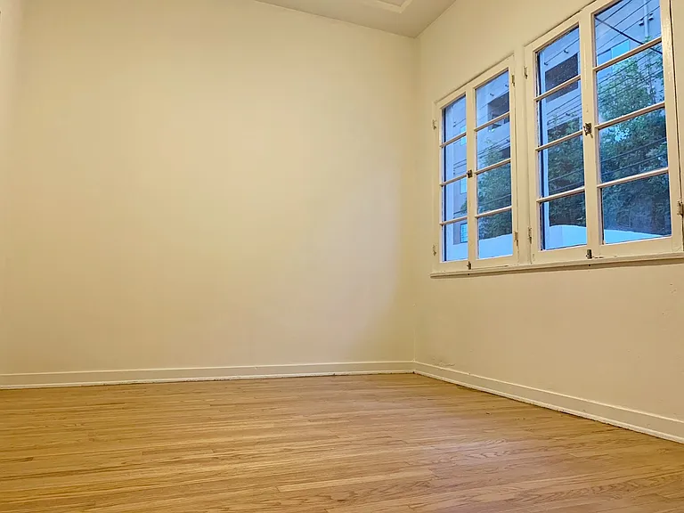 909 S Serrano Ave — Photo 11