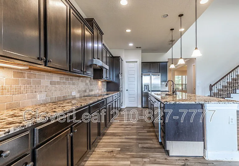 908 Sussex Cv — Photo 14