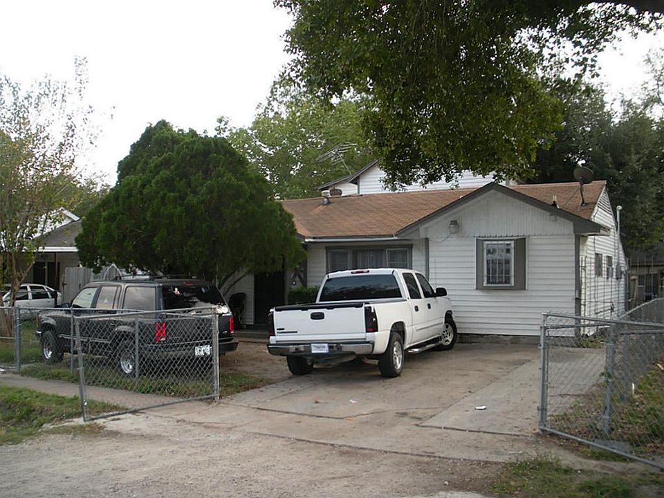 1st image of 3202 Cedar Hill Ln