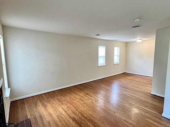 3rd image of 3516 Grove Ave #1