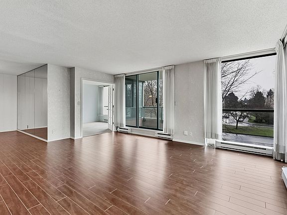 5th image of 8811 Lansdowne Rd #305