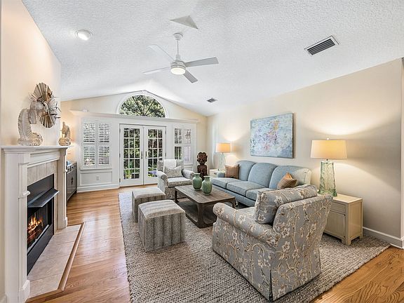 2nd image of 44 Beach Wood Rd