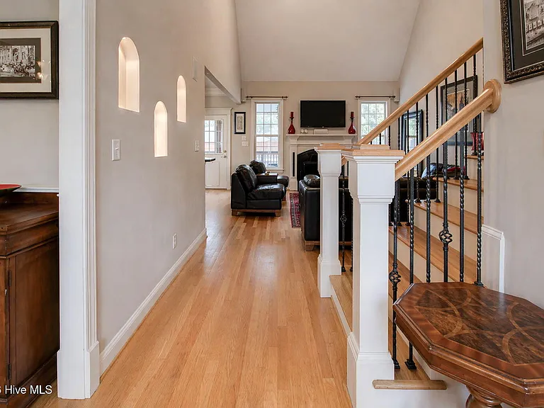 305 Holly Ln — Photo 11