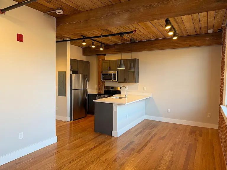 1665 Main Street — Photo 9