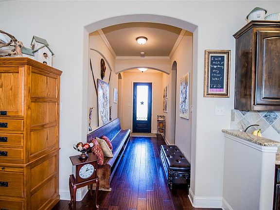 3rd image of 200 Saxon St