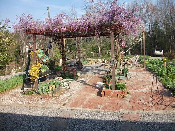 Pic of arbor from frnt porch