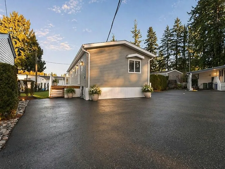24330 Fraser Hwy — Photo 1