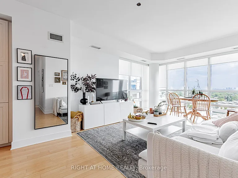 26 Norton Ave #1603 — Photo 8