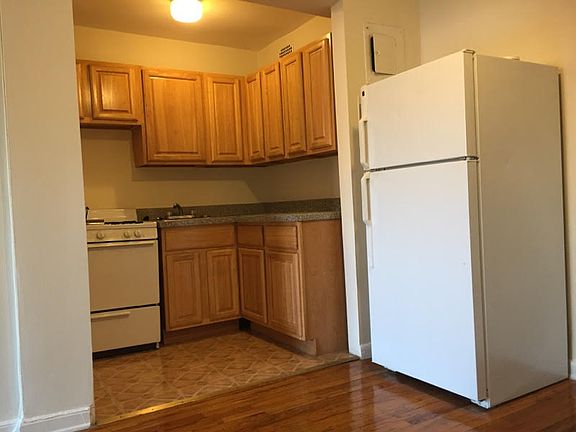 4th image of 410 E 25th St APT 6E