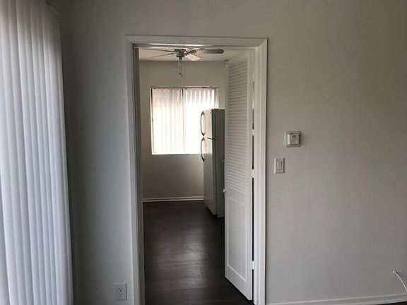 5th image of 1042 6th St APT 10