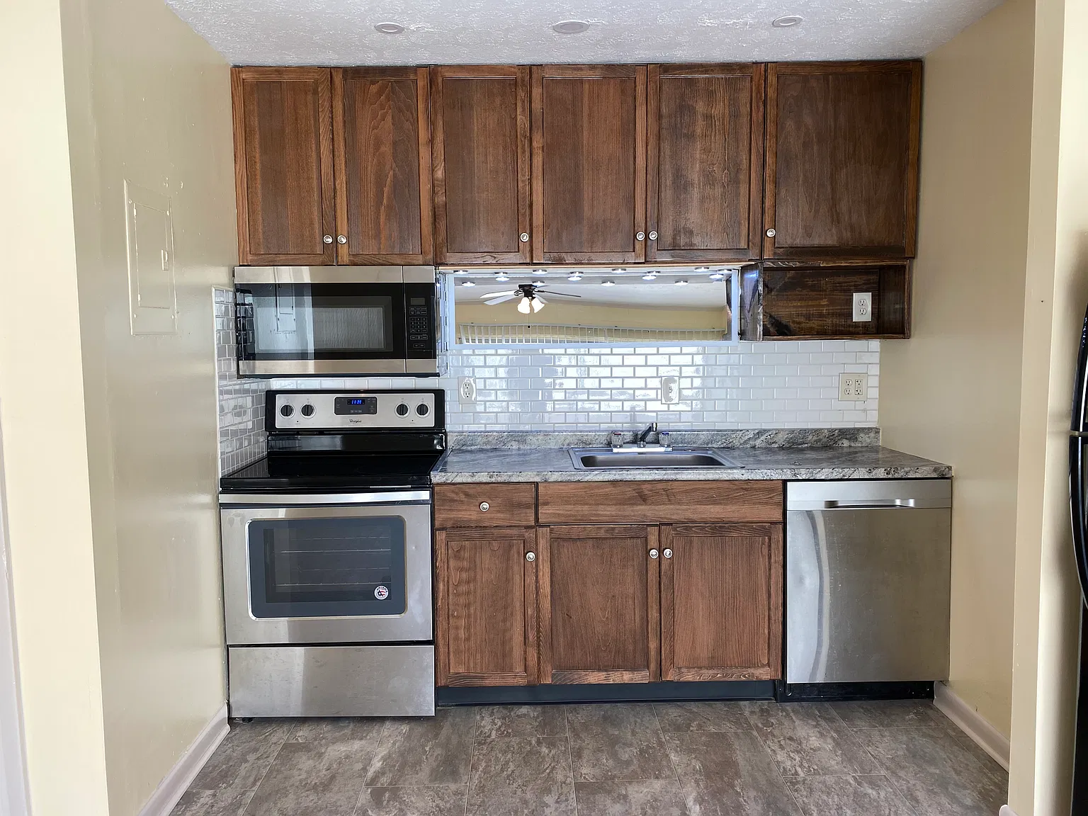 1 bed, 590 sqft, $900 — Photo 3