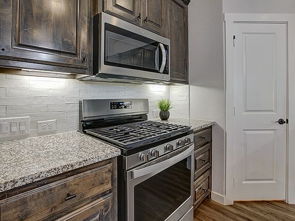 5th image of 2725 Garden Gate Ln