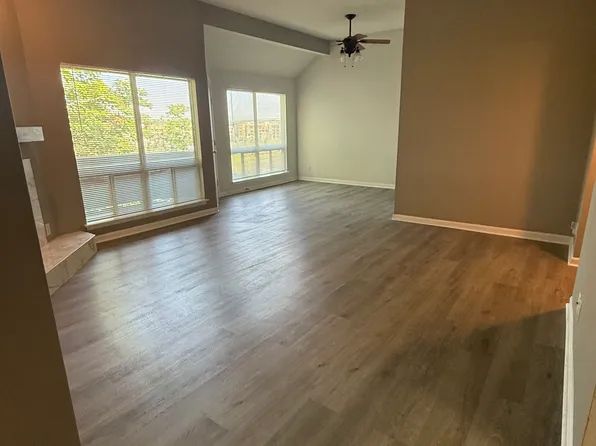 11110 Nieman Rd APT 302, Overland Park, KS 66210